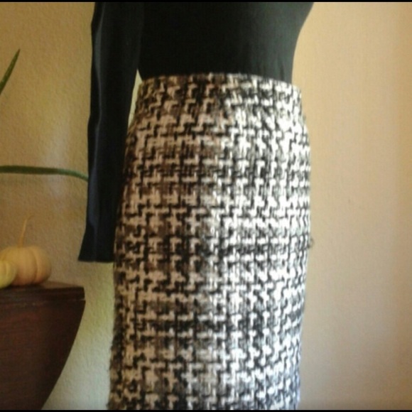 Amanda & Chelsea black, gray & white plaid skirt Size 4 - Picture 2 of 6